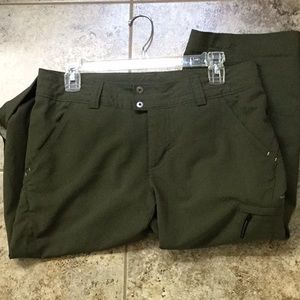 Columbia size 8 Titanium Omni-Shade adjustable Capri Pants army green